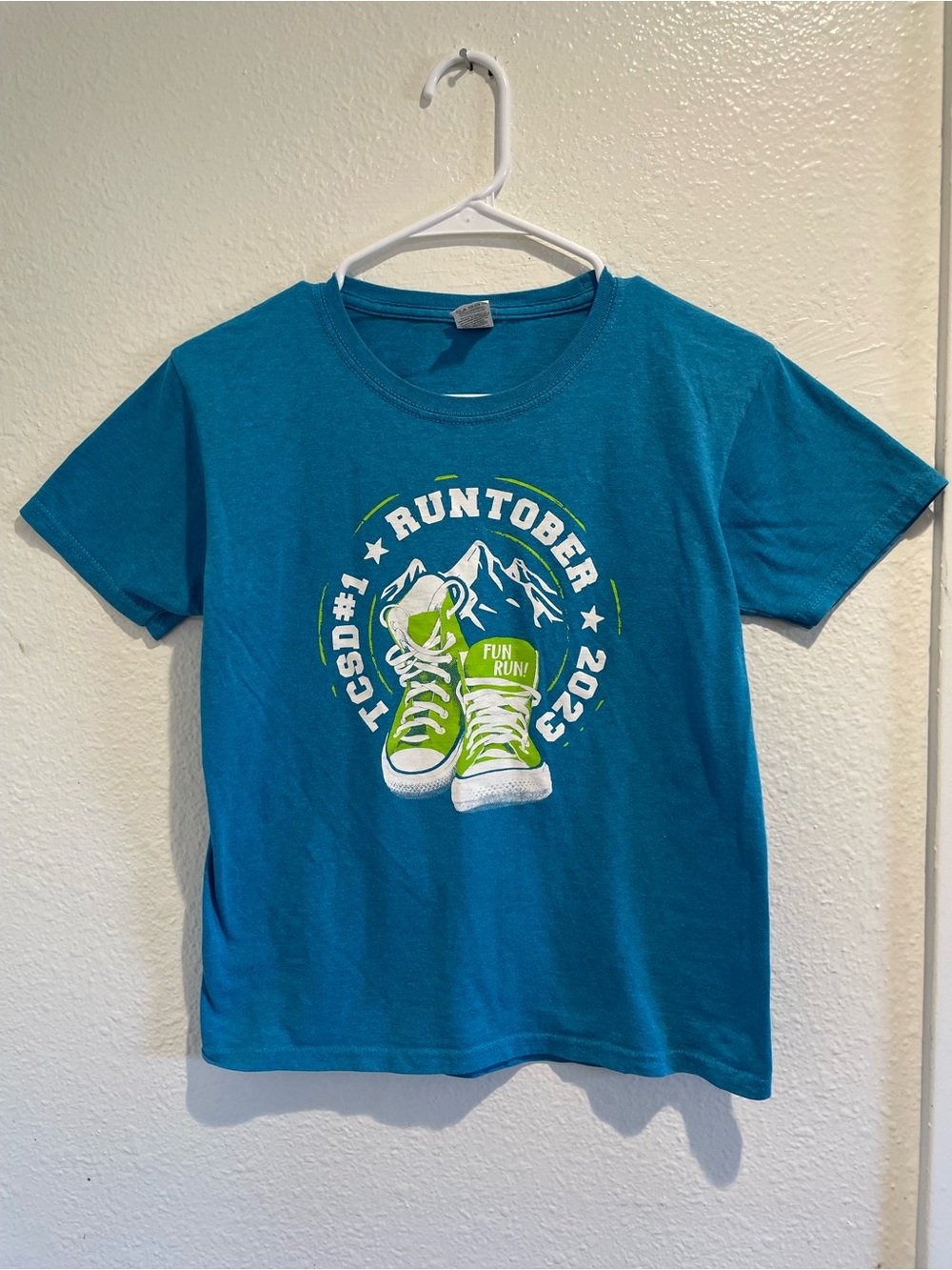 RunTober 2023 Fun Run Teal Graphic Tee Kids Medium Fruit of the Loom Shirt
